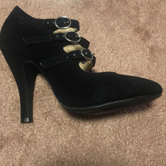 Dolce by Mojo Moxy Faux Sued Strapped Dress Pumps - Picture 2 of 8